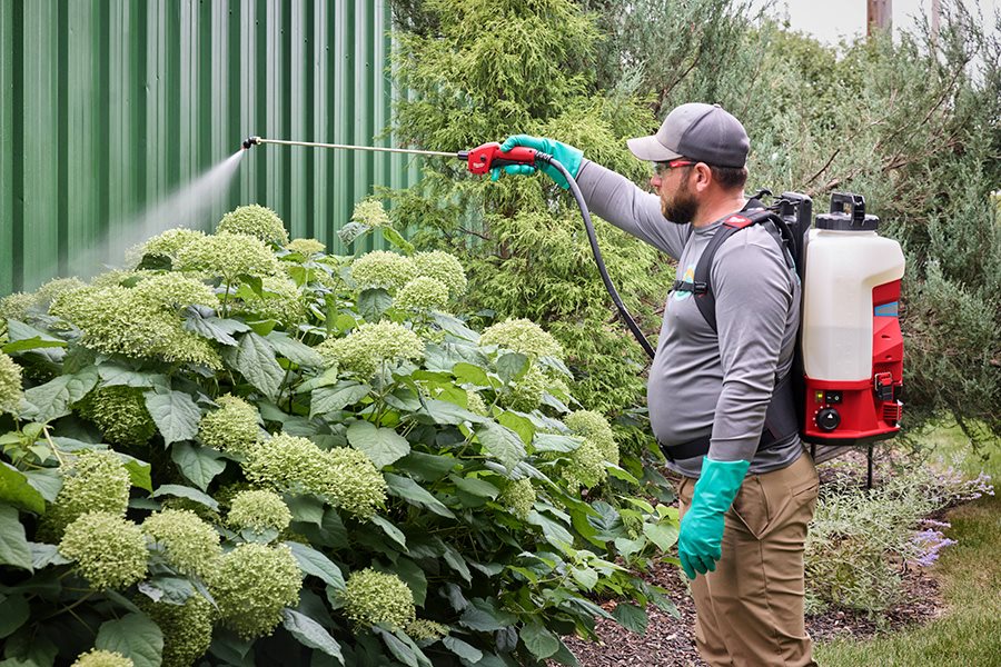 MILWAUKEE® M18™ 15L Backpack Sprayer with SWITCH TANK